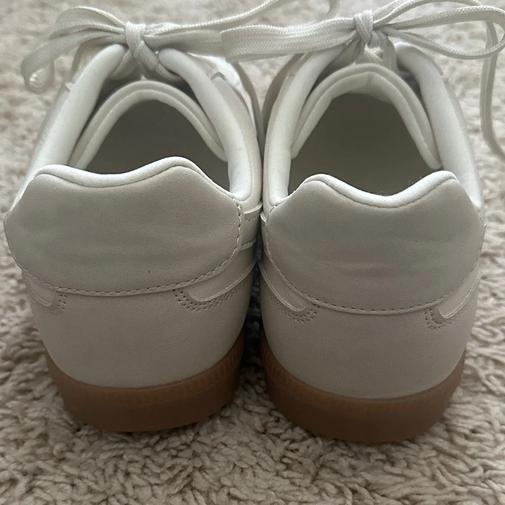 EUC size 7 DV by Dolce Vita White Sneakers - Picture 2 of 9